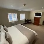 Dalston Hall Hotell 4*