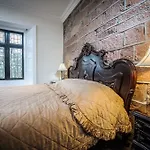 Dalston Hall Hotell