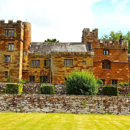 Dalston Hall 4*
