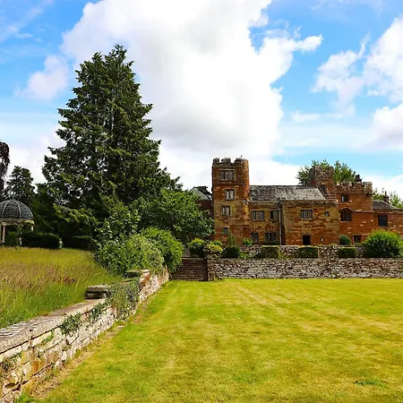 Dalston Hall 4*