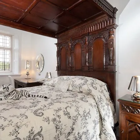 Dalston Hall Hotell 4*