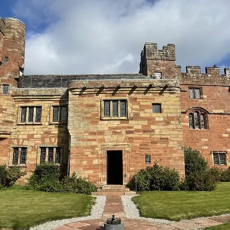 Dalston Hall Отель