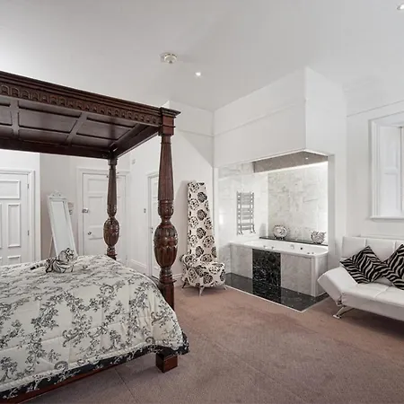 Отель Dalston Hall