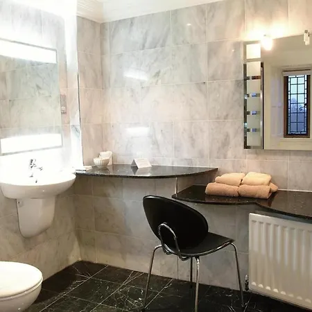Dalston Hall 4*