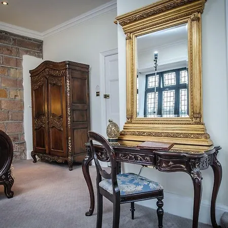 Отель Dalston Hall 4*