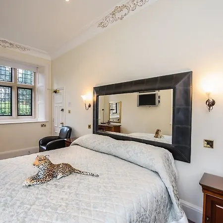 Отель Dalston Hall 4*